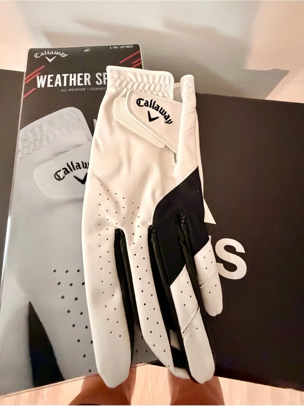 Callaway White and Black Golf Glove